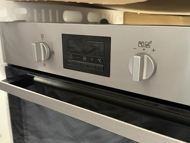 Zanussi microgolfoven met grillfunctie, 45 cm hoog - afbeelding 2 van  7