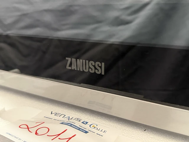 Zanussi microgolfoven met grillfunctie, 45 cm hoog - afbeelding 3 van  7