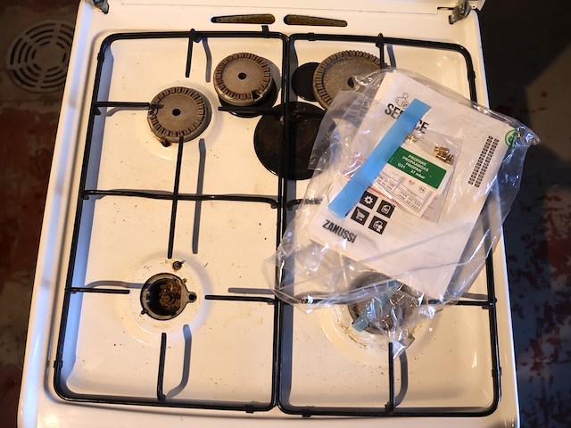 Zanussi oven met kookplaat gas - afbeelding 4 van  12