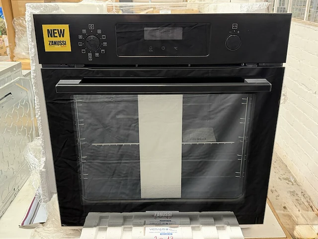 Zanussi oven pyrolyse, 60 cm hoog - afbeelding 1 van  7