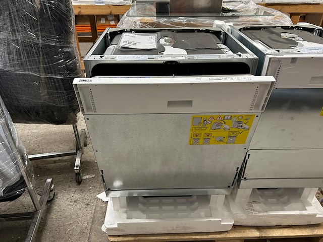 Zanussi vaatwas + bestekmand - afbeelding 1 van  10