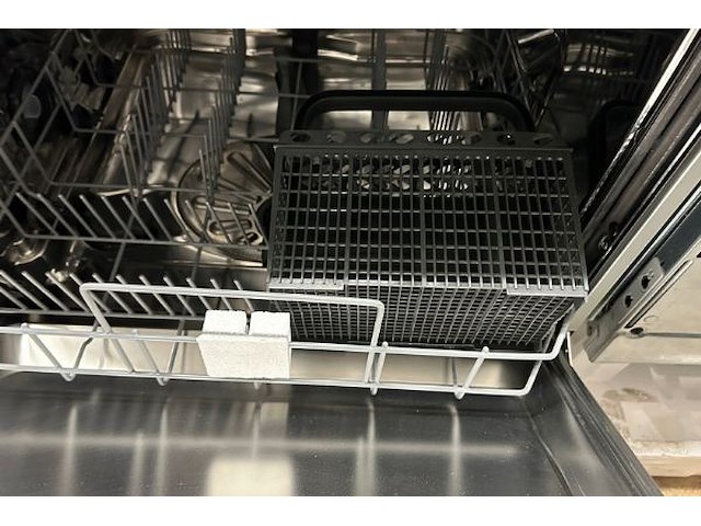 Zanussi vaatwas + bestekmand - afbeelding 8 van  10