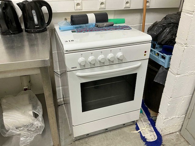 Zanussi zce 6600w 4-pits kookfornuis met oven - afbeelding 1 van  6