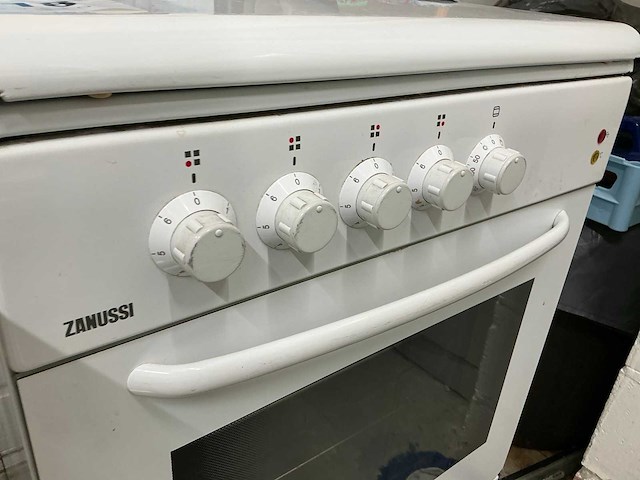 Zanussi zce 6600w 4-pits kookfornuis met oven - afbeelding 3 van  6