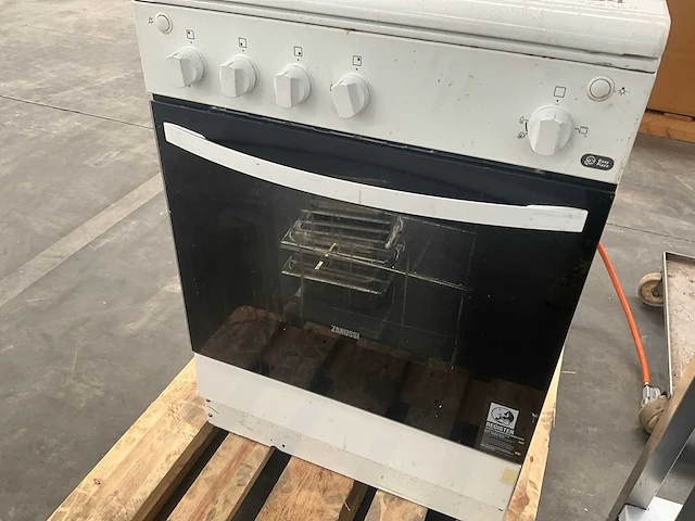 Zanussi zcg61031wa 4-pits gasfornuis - afbeelding 3 van  7