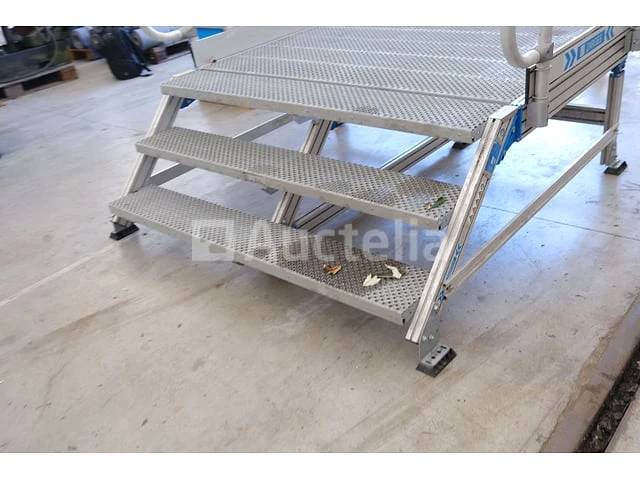 Zarges aluminium voetbrugtrap - afbeelding 2 van  6