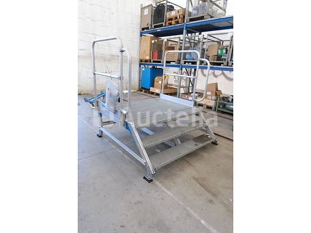 Zarges aluminium voetbrugtrap - afbeelding 3 van  6