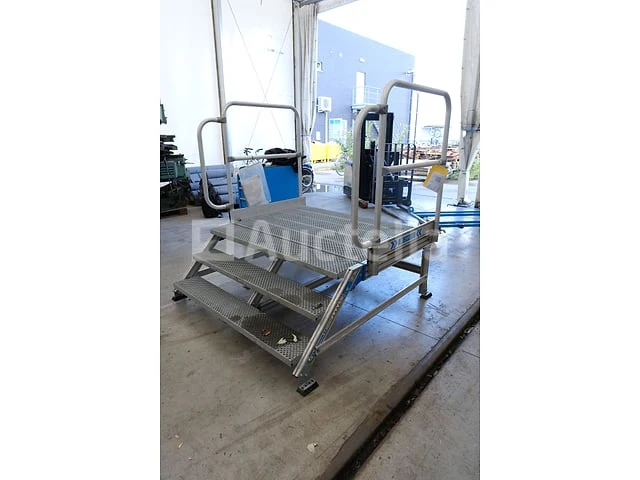 Zarges aluminium voetbrugtrap - afbeelding 4 van  6