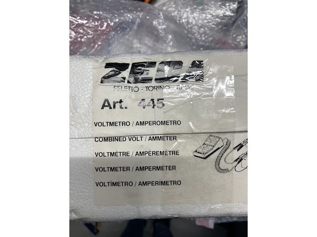 Zeca 455 volt- en amperemeter voor auto's, vrachtwagens en tractoren - afbeelding 2 van  2