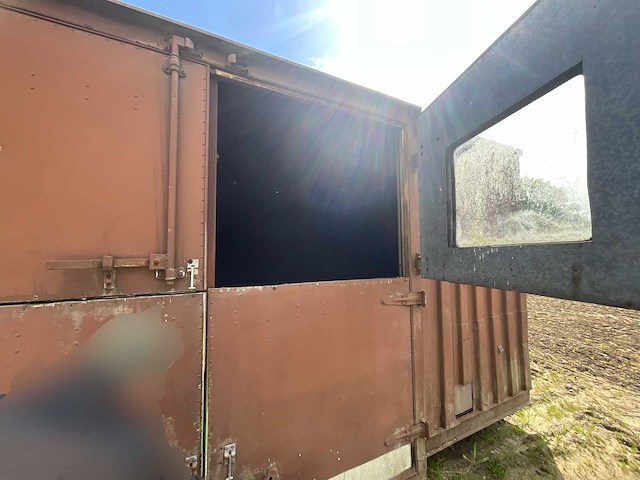 Zeecontainer / paardenstal - afbeelding 16 van  16