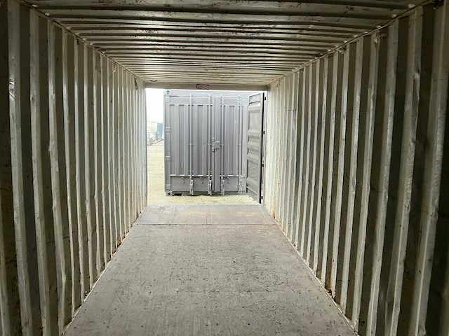 Zeecontainer - afbeelding 10 van  19