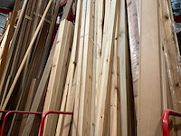 Zeer grote partij diverse houten latten, balken en panelen - afbeelding 4 van  32