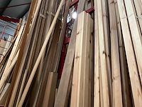 Zeer grote partij diverse houten latten, balken en panelen - afbeelding 5 van  32