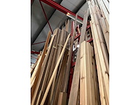 Zeer grote partij diverse houten latten, balken en panelen - afbeelding 6 van  32