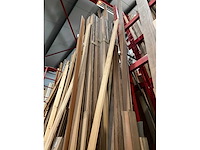 Zeer grote partij diverse houten latten, balken en panelen - afbeelding 7 van  32