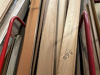 Zeer grote partij diverse houten latten, balken en panelen - afbeelding 8 van  32