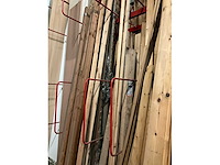 Zeer grote partij diverse houten latten, balken en panelen - afbeelding 15 van  32