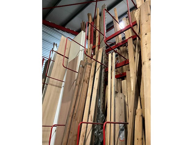 Zeer grote partij diverse houten latten, balken en panelen - afbeelding 16 van  32