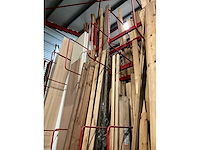 Zeer grote partij diverse houten latten, balken en panelen - afbeelding 16 van  32