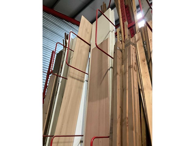 Zeer grote partij diverse houten latten, balken en panelen - afbeelding 17 van  32