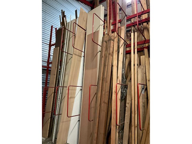 Zeer grote partij diverse houten latten, balken en panelen - afbeelding 18 van  32