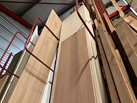 Zeer grote partij diverse houten latten, balken en panelen - afbeelding 19 van  32