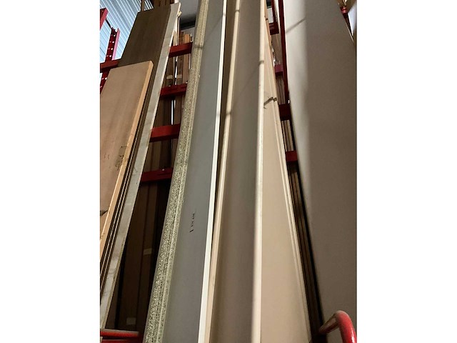 Zeer grote partij diverse houten latten, balken en panelen - afbeelding 22 van  32