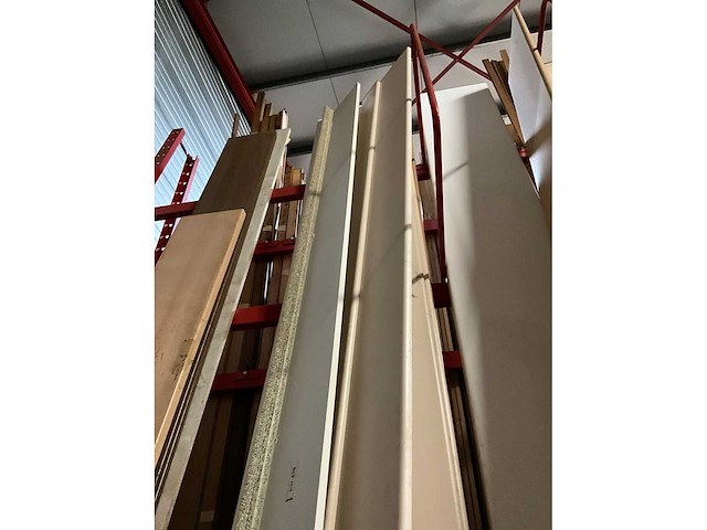 Zeer grote partij diverse houten latten, balken en panelen - afbeelding 24 van  32