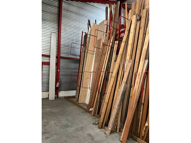 Zeer grote partij diverse houten latten, balken en panelen - afbeelding 27 van  32