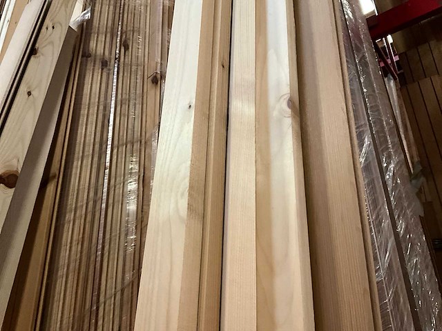 Zeer grote partij diverse houten latten, balken en panelen - afbeelding 28 van  32