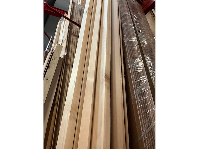 Zeer grote partij diverse houten latten, balken en panelen - afbeelding 29 van  32