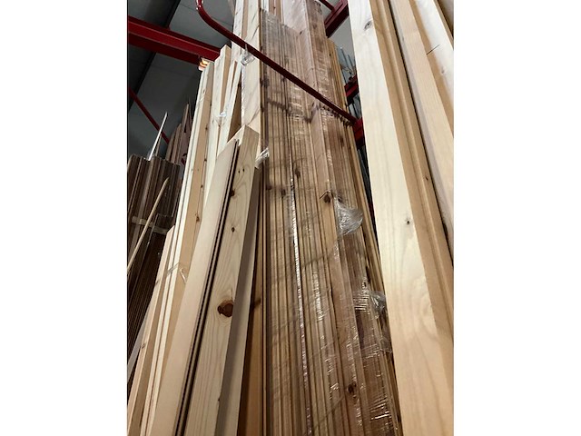 Zeer grote partij diverse houten latten, balken en panelen - afbeelding 31 van  32