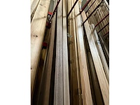 Zeer grote partij diverse houten latten en omlijstingen. - afbeelding 7 van  38