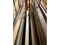 Zeer grote partij diverse houten latten en omlijstingen. - afbeelding 9 van  38