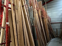 Zeer grote partij diverse houten latten en omlijstingen. - afbeelding 1 van  38
