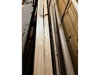 Zeer grote partij diverse houten latten en omlijstingen. - afbeelding 13 van  38