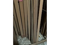 Zeer grote partij diverse houten latten en omlijstingen. - afbeelding 19 van  38