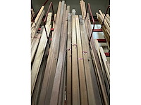 Zeer grote partij diverse houten latten en omlijstingen. - afbeelding 20 van  38