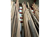 Zeer grote partij diverse houten latten en omlijstingen. - afbeelding 21 van  38