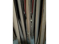 Zeer grote partij diverse houten latten en omlijstingen. - afbeelding 25 van  38