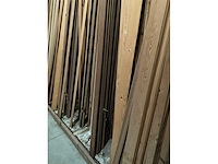 Zeer grote partij diverse houten latten en omlijstingen. - afbeelding 28 van  38