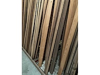 Zeer grote partij diverse houten latten en omlijstingen. - afbeelding 29 van  38