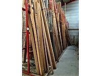 Zeer grote partij diverse houten latten en omlijstingen. - afbeelding 32 van  38