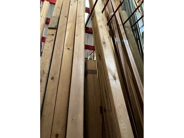 Zeer grote partij diverse houten latten en omlijstingen. - afbeelding 34 van  38