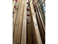 Zeer grote partij diverse houten latten en omlijstingen. - afbeelding 34 van  38