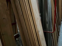 Zeer grote partij diverse houten latten en omlijstingen. - afbeelding 35 van  38