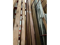 Zeer grote partij diverse houten latten en omlijstingen. - afbeelding 36 van  38