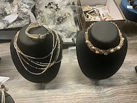 Zeer grote partij diverse juwelen en kettingen - afbeelding 5 van  52