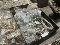 Zeer grote partij diverse juwelen en kettingen - afbeelding 10 van  52