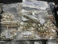 Zeer grote partij diverse juwelen en kettingen - afbeelding 17 van  52